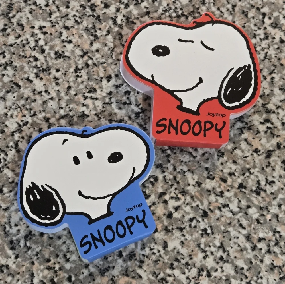 Peanuts: Snoopy Notepad - Red Or Blue